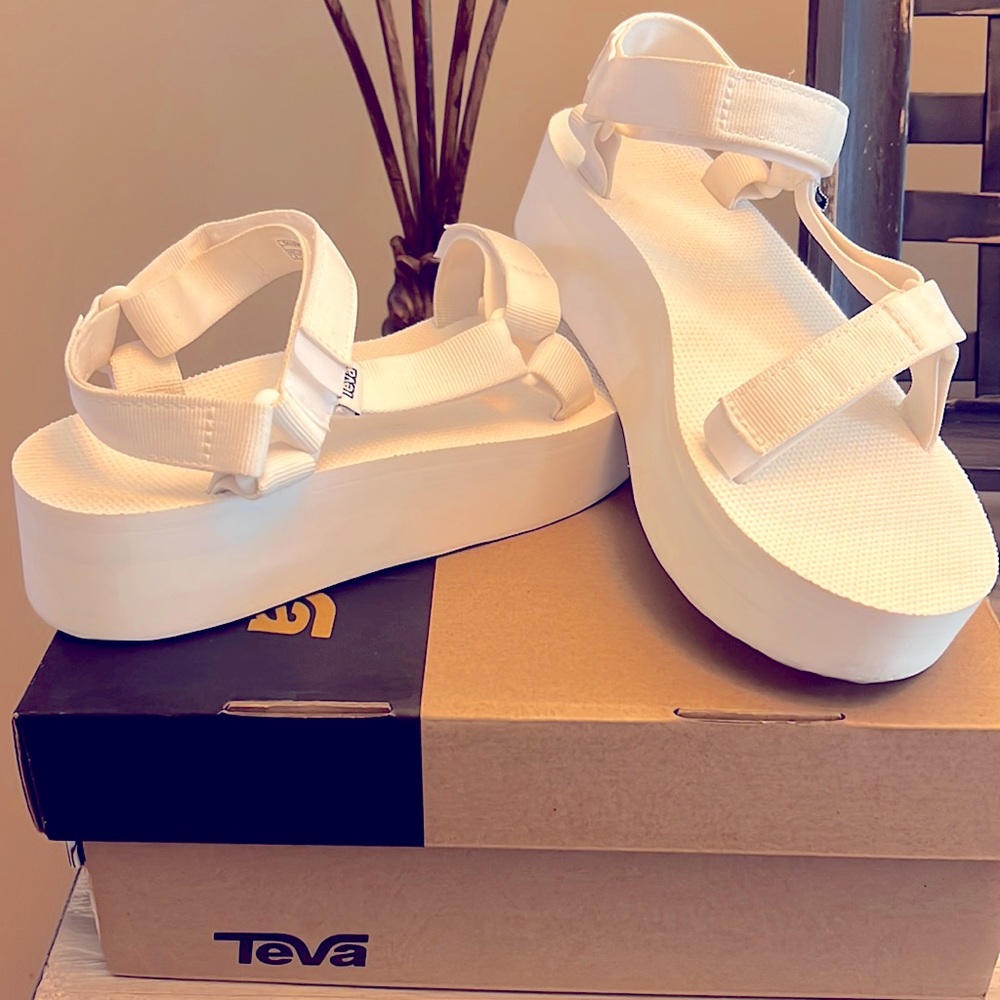 Women’s Size 10 Teva sandal